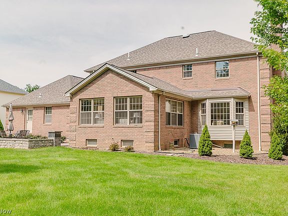 3rd image of 111 Kings Ln