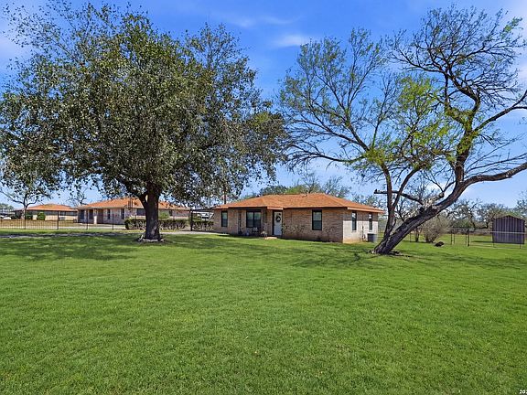 2nd image of 8042 Knowlton Rd