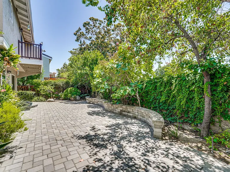 803 Runningwood Cir — Photo 59