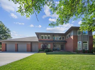 1715 Pinehurst Ln, Waterloo, IA 50701