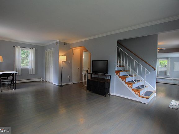 5th image of 14702 Anderson St
