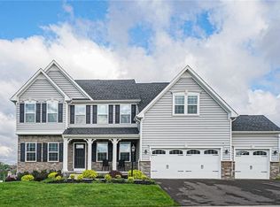 355 Park Edge Dr, Clinton, PA 15026