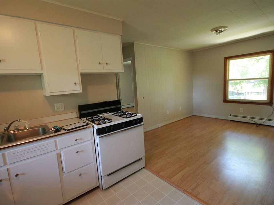 723 4th Ave N APT 6, Grand Forks, ND 58203 | Zillow