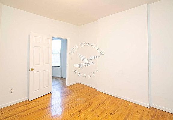 4th image of 452 W 36th St #3RE