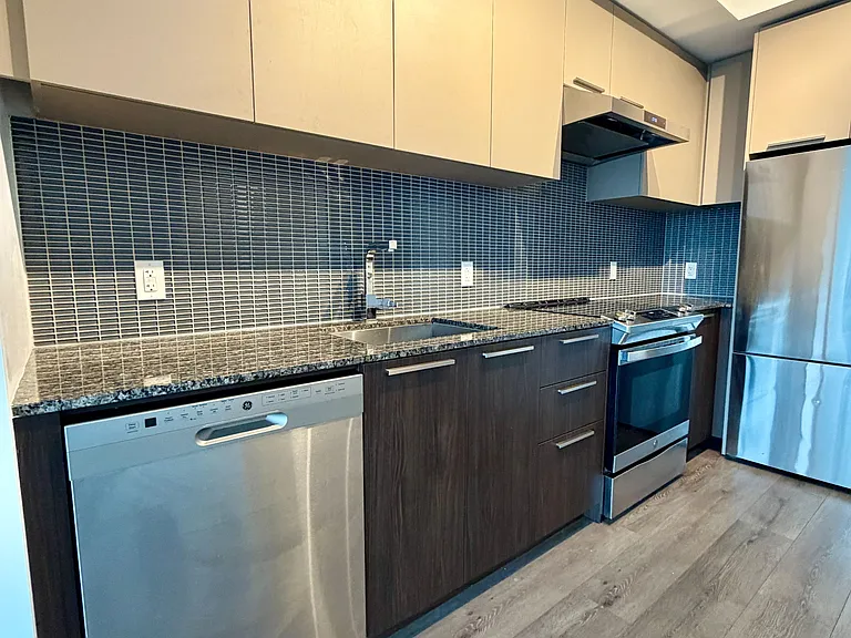 4208 Dundas St W #703 — Photo 5