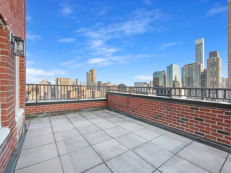 360 E 65th St #A — Photo 23