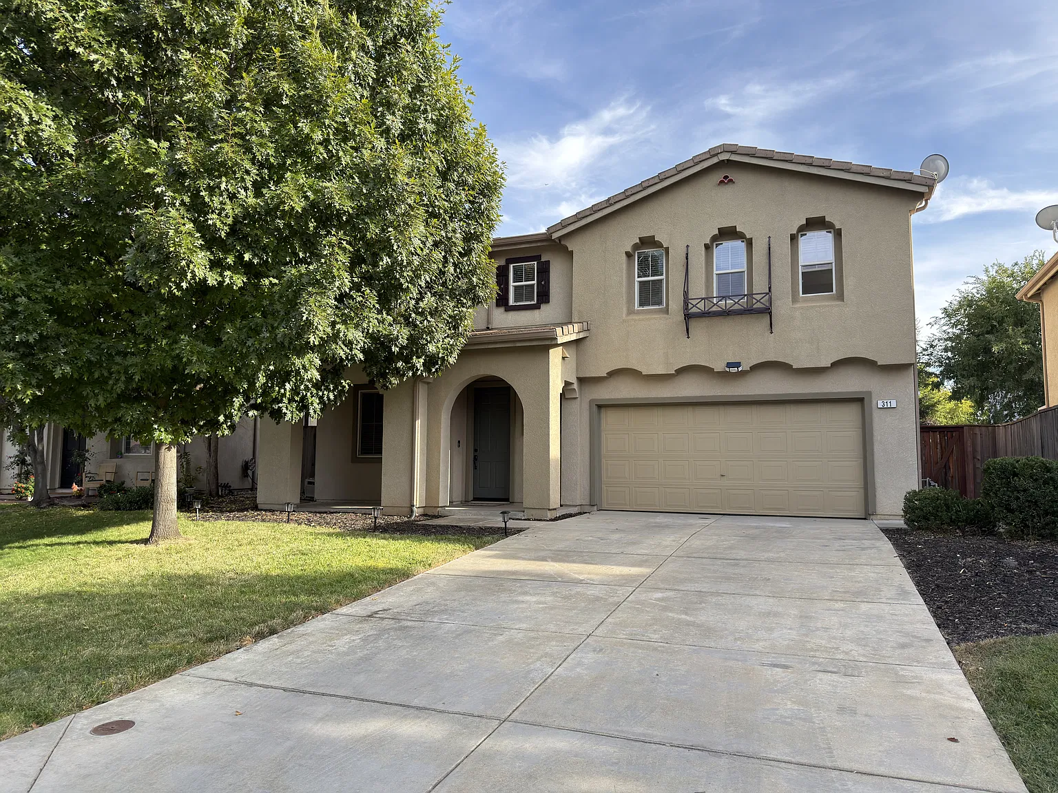 4 bed, 2411 sqft, $3,290 — Photo 2