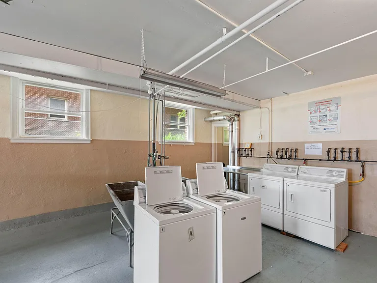 2733 Girard Ave S #106 — Photo 10