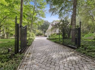 20 White Deer Ln, Morristown, NJ 07960