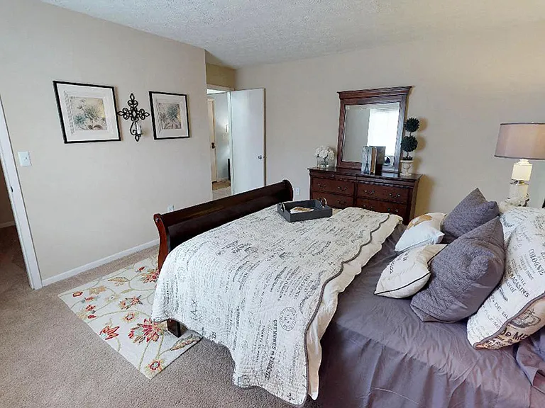 Hunter's Creek Apartments — Photo 43