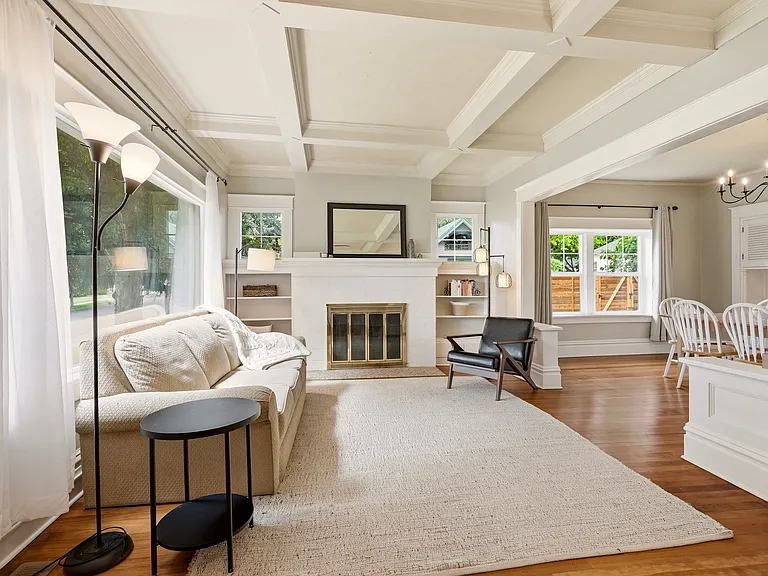 1303 S Ash St — Photo 3