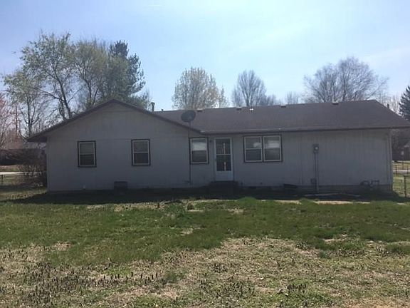3rd image of 203 Cherry Ln
