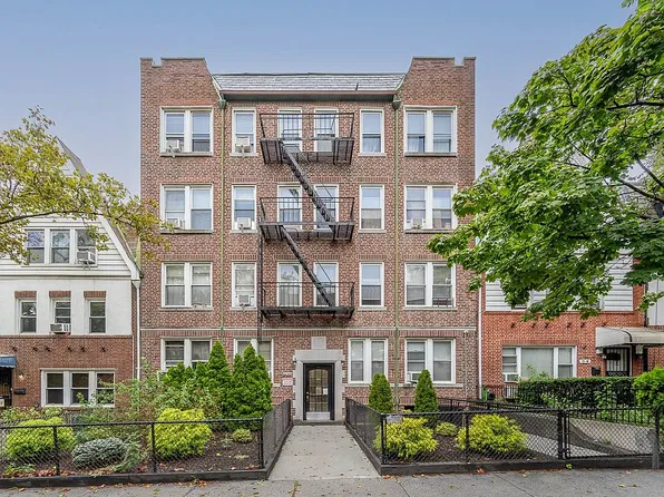 21-42 28th St #16, Astoria, NY 11105