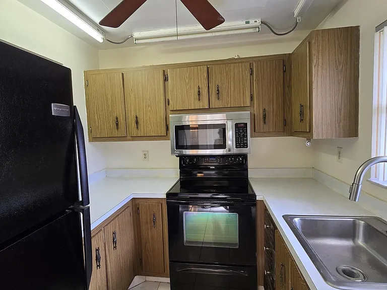 550 SE 2nd Ave #G3 — Photo 4