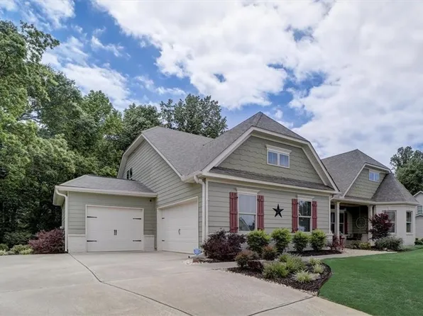 8445 Hailstone Ct, Gainesville, GA 30506