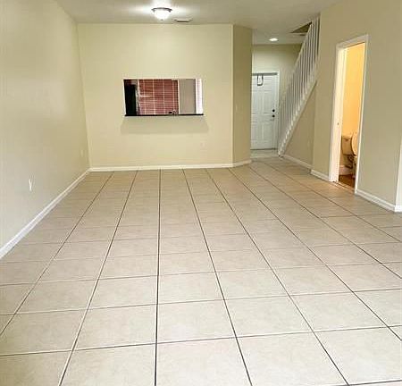 4th image of 2524 SW 83rd Ave #102