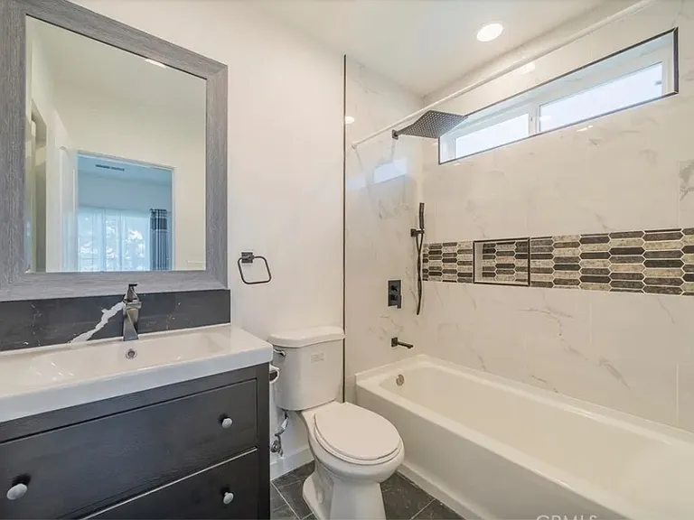 10692 Frances Ave — Photo 14
