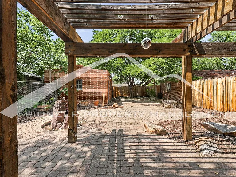 821 S Grant St — Photo 20