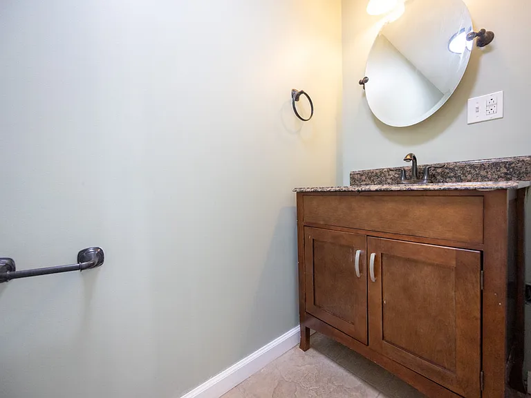 52 East Ave — Photo 18