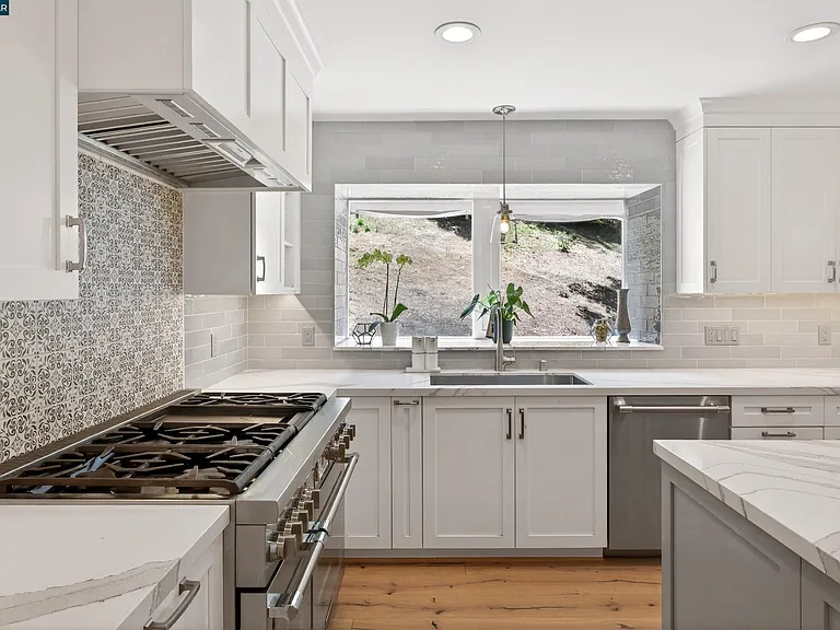 2324 Saddleback Dr — Photo 40