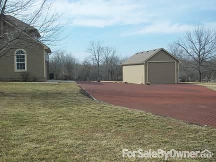 Decorative imprinted asphalt driveway