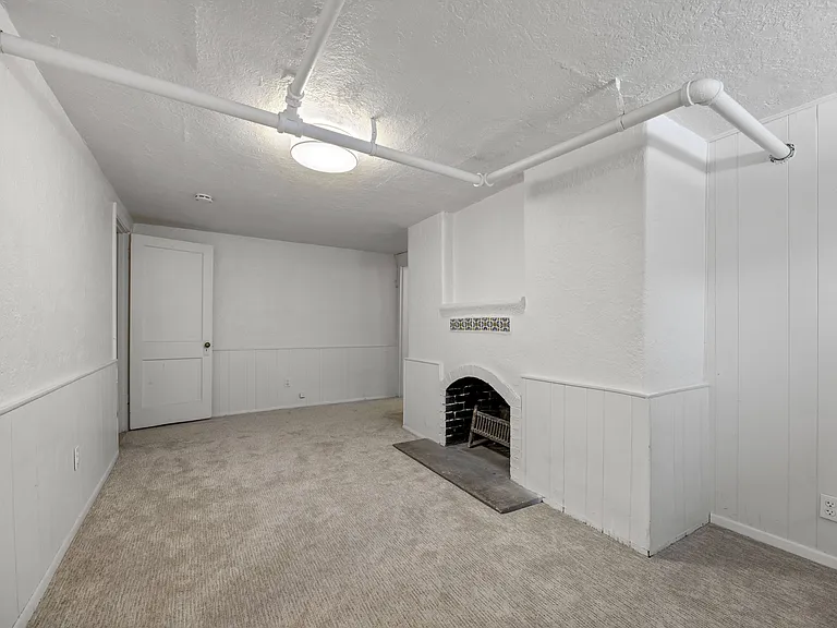 1674 Monroe St — Photo 11