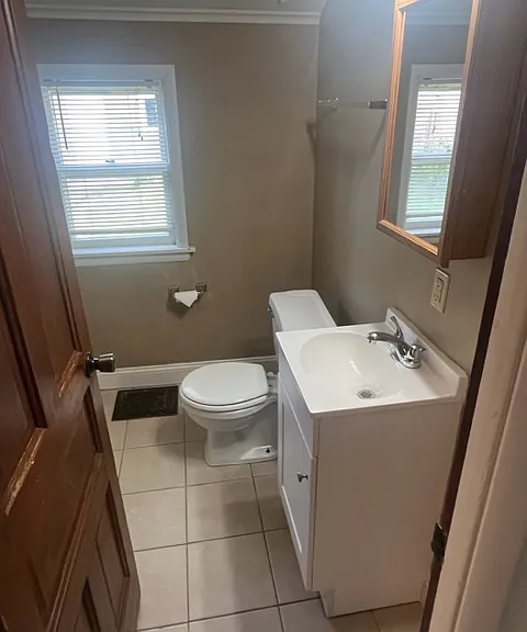Main floor full bathroom
