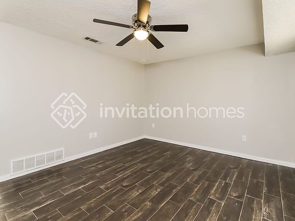 4th image of 3704 Bluebell Dr