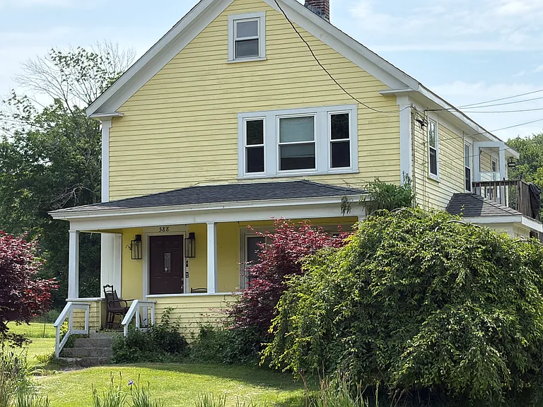 588 W Hartford Ave #B — Photo 1