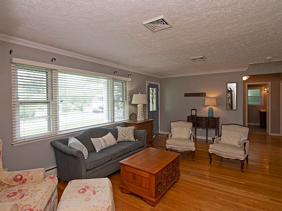 4th image of 312 Holt Ln