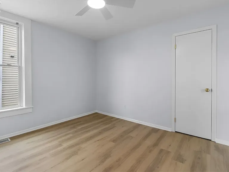 914 Hayes Ave — Photo 24