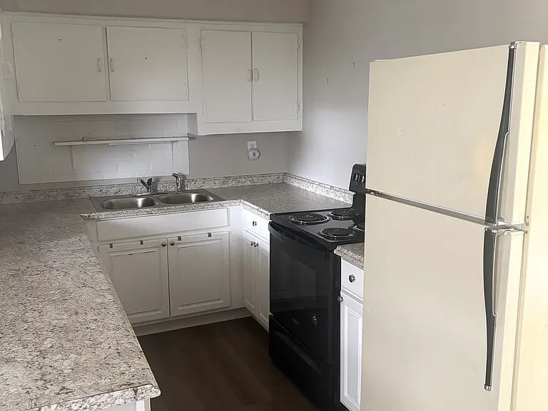 907 N Chamberlain Ave #1/2 — Photo 2