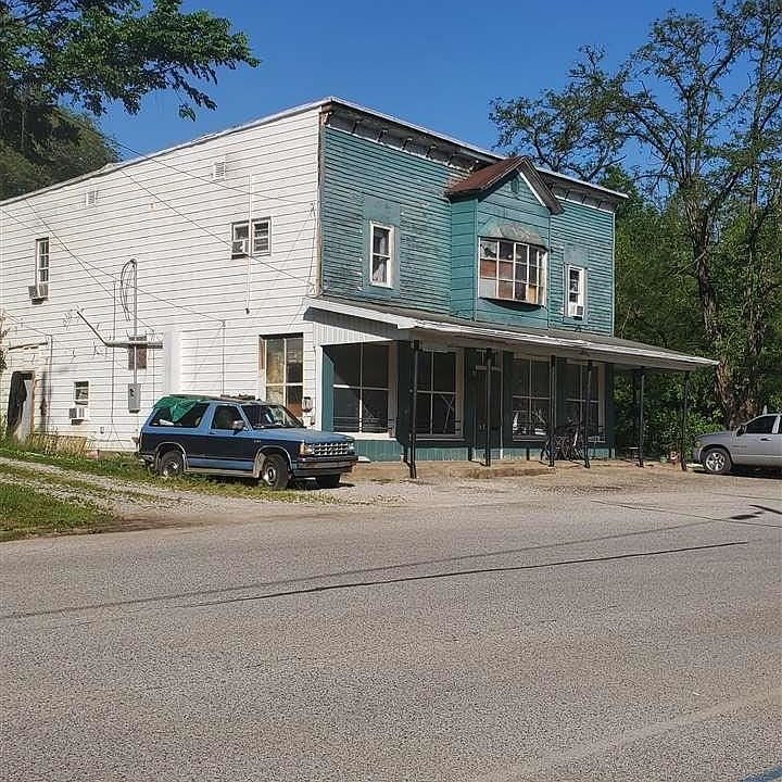 2nd image of 3701 N Arms Pl