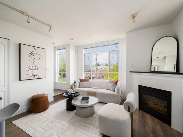 2190 W 5th Ave #206, Vancouver, BC V6K 1S2