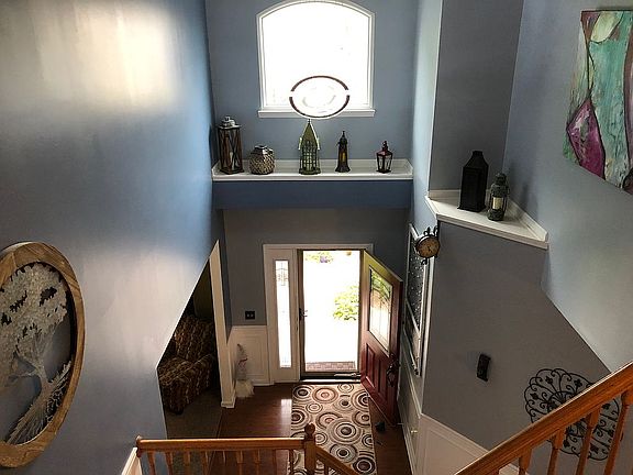 Entry w/ custom light