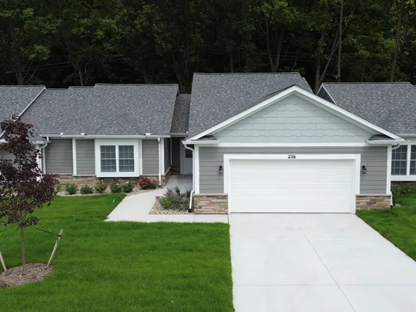 2114 Carriage Hill Cir, Lapeer, MI