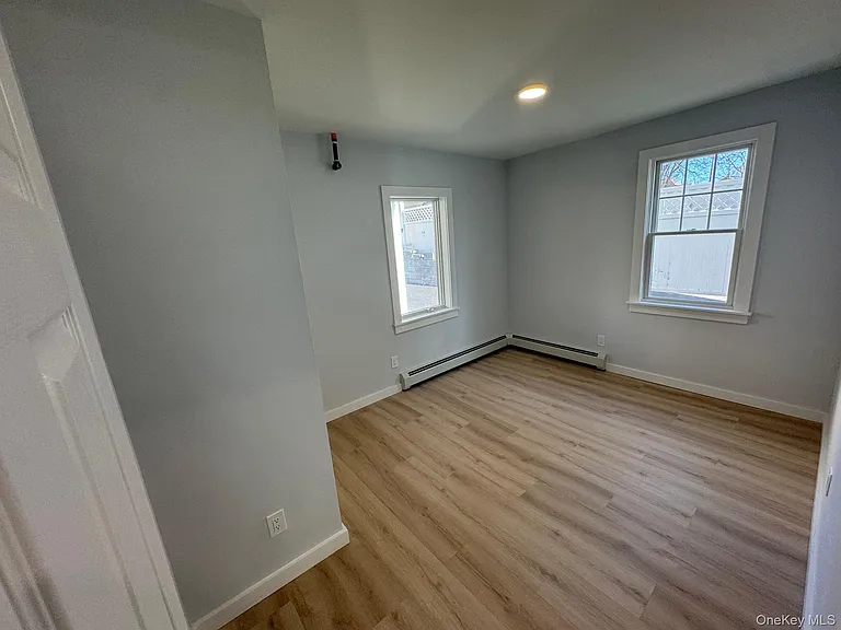 34 Bush Ave #2R — Photo 9