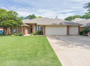 2817 W Lexington Way, Edmond, OK 73012