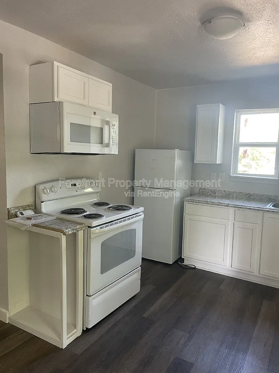 Building Photo - 4818 Monterey St #202