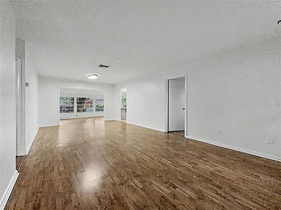 3rd image of 6404 Willow Bend Pl