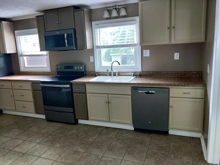 545 Meadow Dr — Photo 8