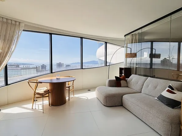 1033 Nelson St, Vancouver, BC