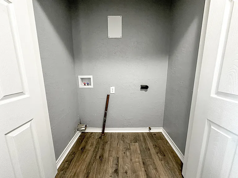 212 SW 23rd Pl — Photo 25