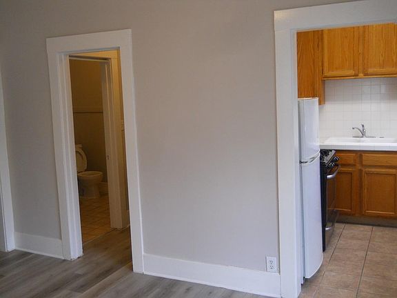 3rd image of 249 N Euclid Ave APT 301