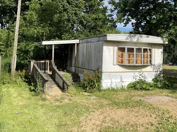 27 W Tucker Ave, Shelby, OH 44875