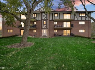 10840 S 84th Ave APT 2C, Palos Hills, IL 60465