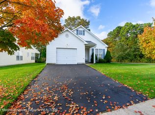 4 Honeysuckle Ct, Brick, NJ 08724