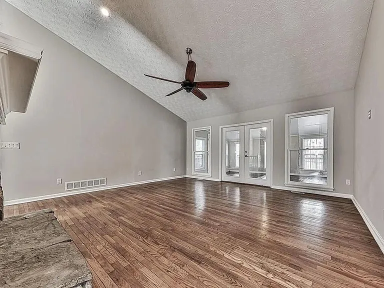 2189 Chartwell Dr — Photo 12