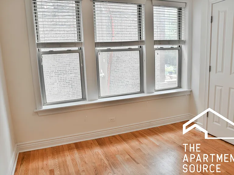 1210 W Waveland Ave #1 — Photo 5