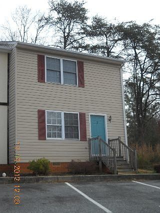 1st image of 101 1/2 Hampden Dr APT 6